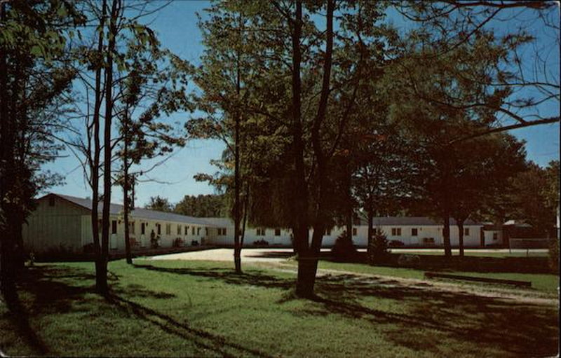 Pine Chata Motel (Pine Chata Family Resort) - Vintage Postcard